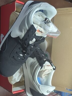 Nike Retro Pre Montreal 17 Low-Top Sneakers in Black Grey and White